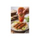 Sauce Oriental Fire Altesse versée sur brochettes de poulet avec riz